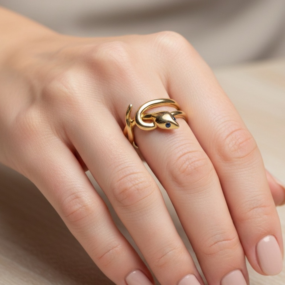 FINOLA’S JEWEL BOX 14K Gold Snake Ring with Sapphire Eyes Size 7